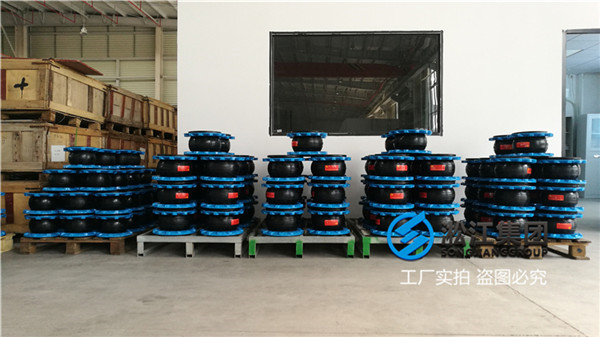 济南＂使用在造纸厂的纸浆管道上DN200单球体可曲挠橡胶软接头＂